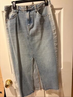 Women's Straight Leg Denim Jeans in Light Blue skirt